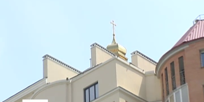 Мода на приватні церкви. Заможні українці будують храми у подвір'ях і на дахах висоток