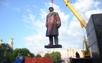 Стало известно, сколько памятников Ленину уже снесли в Украине
