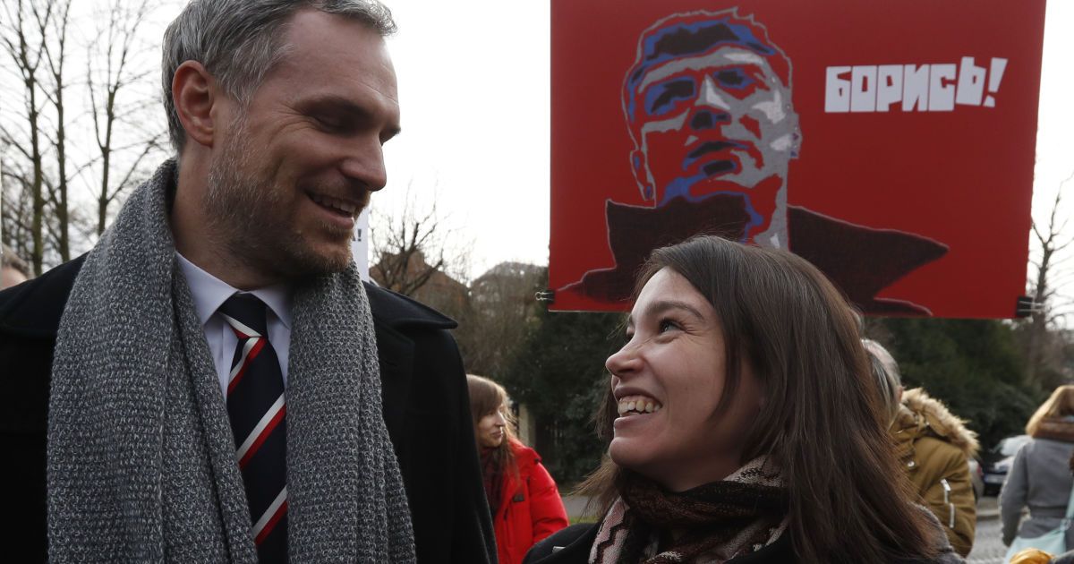 Мер Праги Зденек Гржібе та донька Бориса Нємцова Жанна.