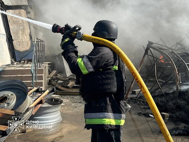 Наслідки повторного удару по Київщині 29 серпня / © ДСНС України