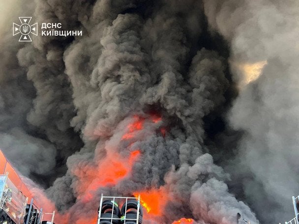 Наслідки повторного удару по Київщині 29 серпня / © ДСНС України