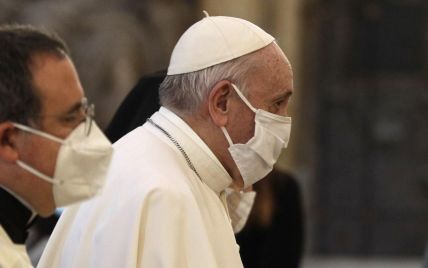 Папа Римський отримав щеплення від COVID-19 — ЗМІ