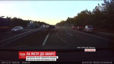 У Нідерландах автопілот "Тесла" врятував водія від ДТП