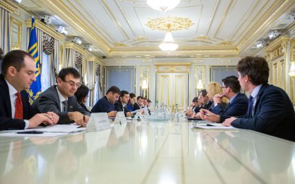 Після заяв про згортання бізнесу в Україні президент зустрівся з керівниками тютюнових компаній