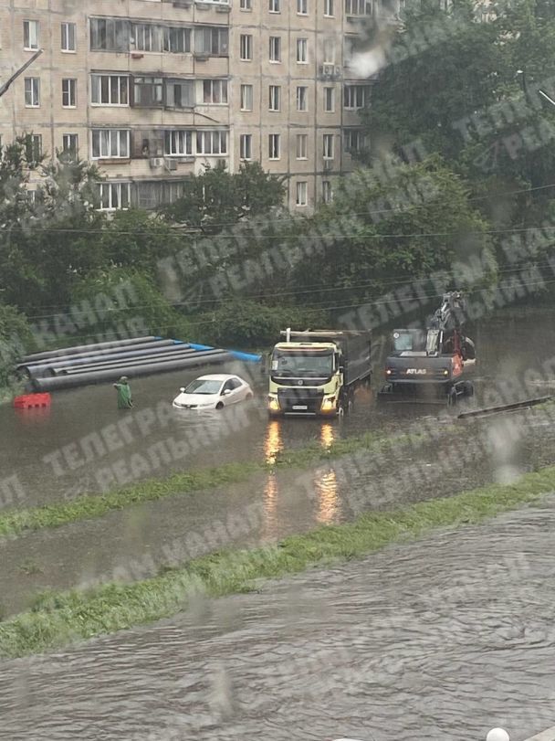 У Києві частина вулиць опинилася під водою через сильний дощ / Фото: Telegram / © 