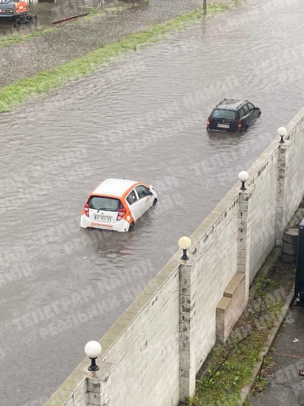 У Києві частина вулиць опинилася під водою через сильний дощ / Фото: Telegram / © 