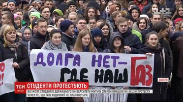 800 студентів вийшли на акцію протесту у Дніпрі, бо їхні аудиторії не опалюються