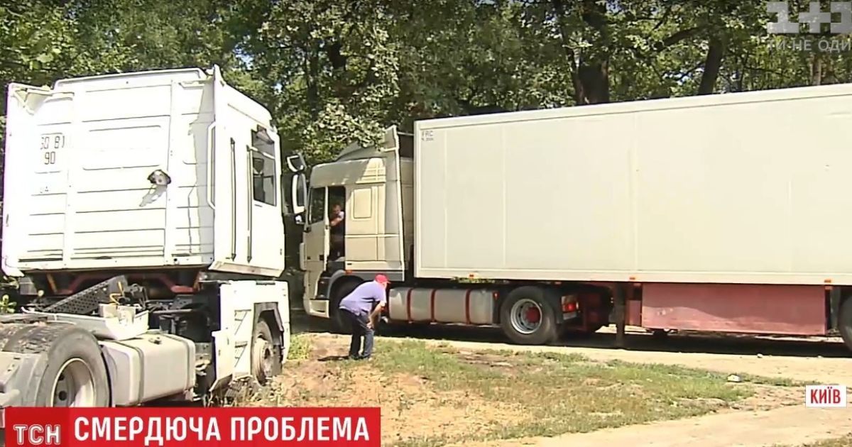 Эпопея с гнилью: фура с тухлой рыбой выехала из Киева, оставляя по себе вонючий след