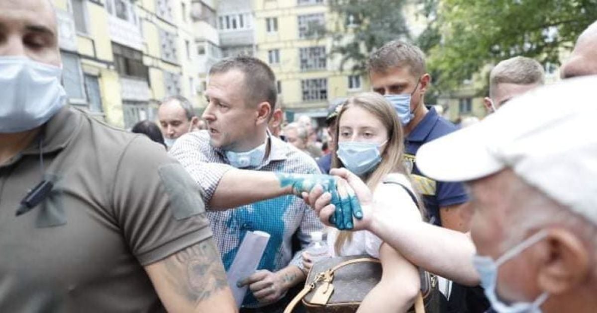 Мера Дніпра Філатова облили зеленкою