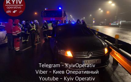 У Києві вночі водій заснув за кермом та в‘їхав у відбійник