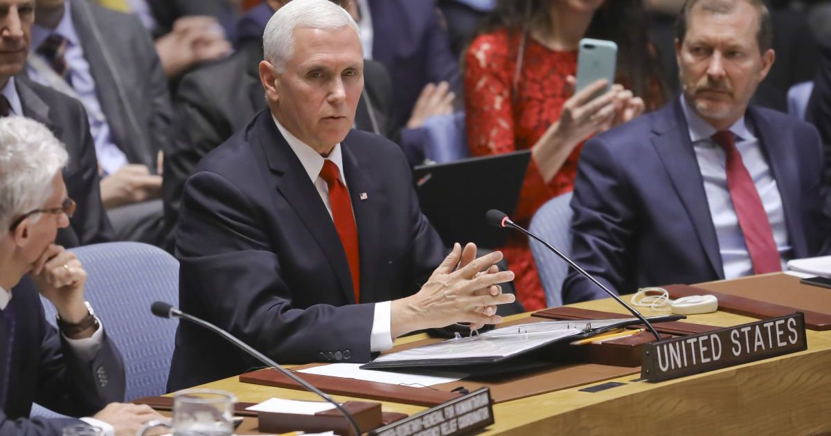 Співробітник апарату віцепрезидента США захворів на коронавірус