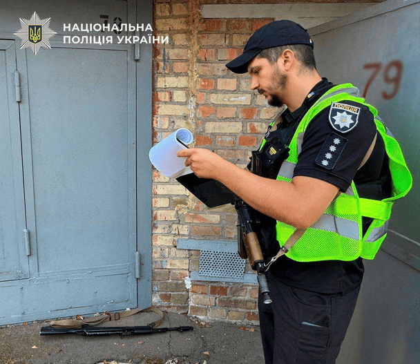 Затримання чоловіка з автоматом / © Поліція Києва