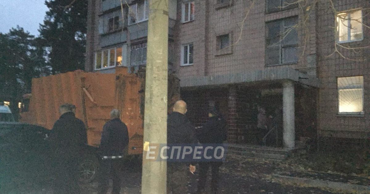 сміттєвоз задавив чоловіка в Києві_1 / © Еспресо.TV