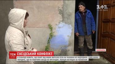 На Львівщині багатодітна мама звинувачує свого літнього сусіда в ексгібіціонізмі