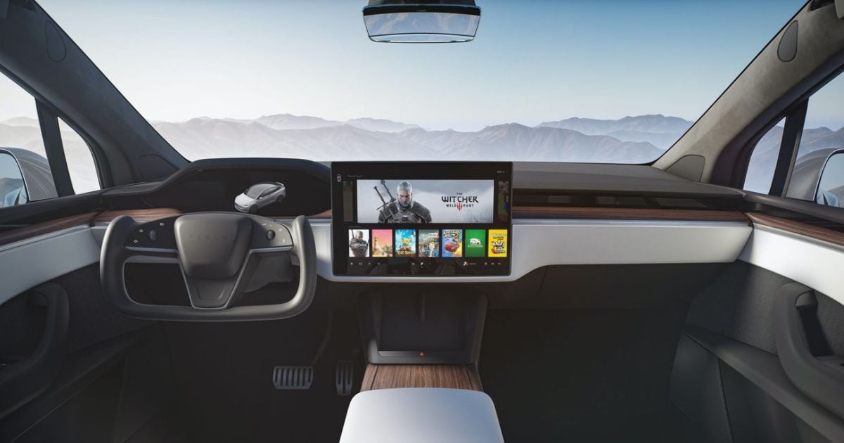 На бортовом компьютере электромобилей Tesla теперь можно играть в видеоигры, это уже вызвало беспокойство
