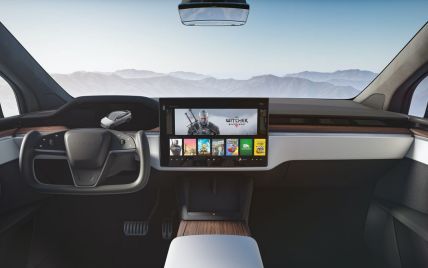 На бортовому комп'ютері електромобілів Tesla тепер можна грати у відеоігри, це вже викликало занепокоєння