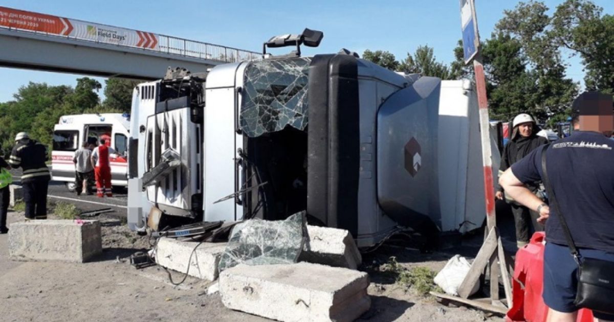 дтп вантажівка та іномарка, траса київ-одеса_4 / © Поліція Київської області