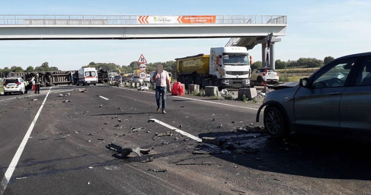 дтп вантажівка та іномарка, траса київ-одеса_1 / © Поліція Київської області