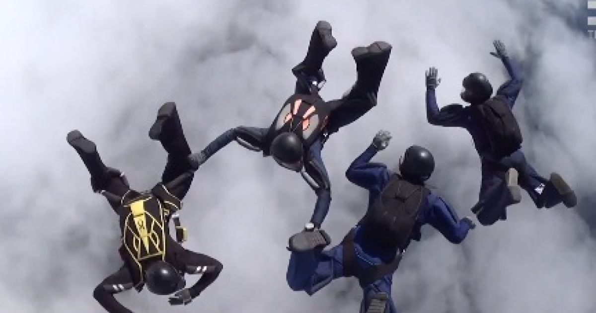 Украинская военная сборная парашютистов впервые за 14 лет выступила на чемпионате мира