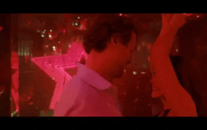 В Сети представили романтический трейлер комедии о "сексе" с музыкой Макса Барских