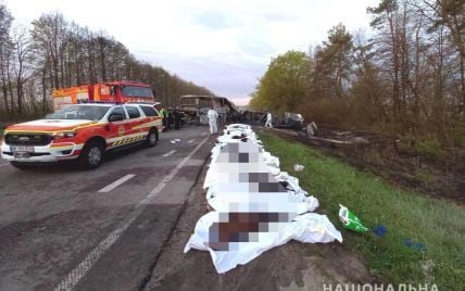 Погибли 26 человек, самому молодому - 17 лет: новые подробности ужасного ДТП в Ровенской области