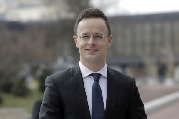 Сіярто залишиться у великій політиці після провалу Орбана: ким він стане