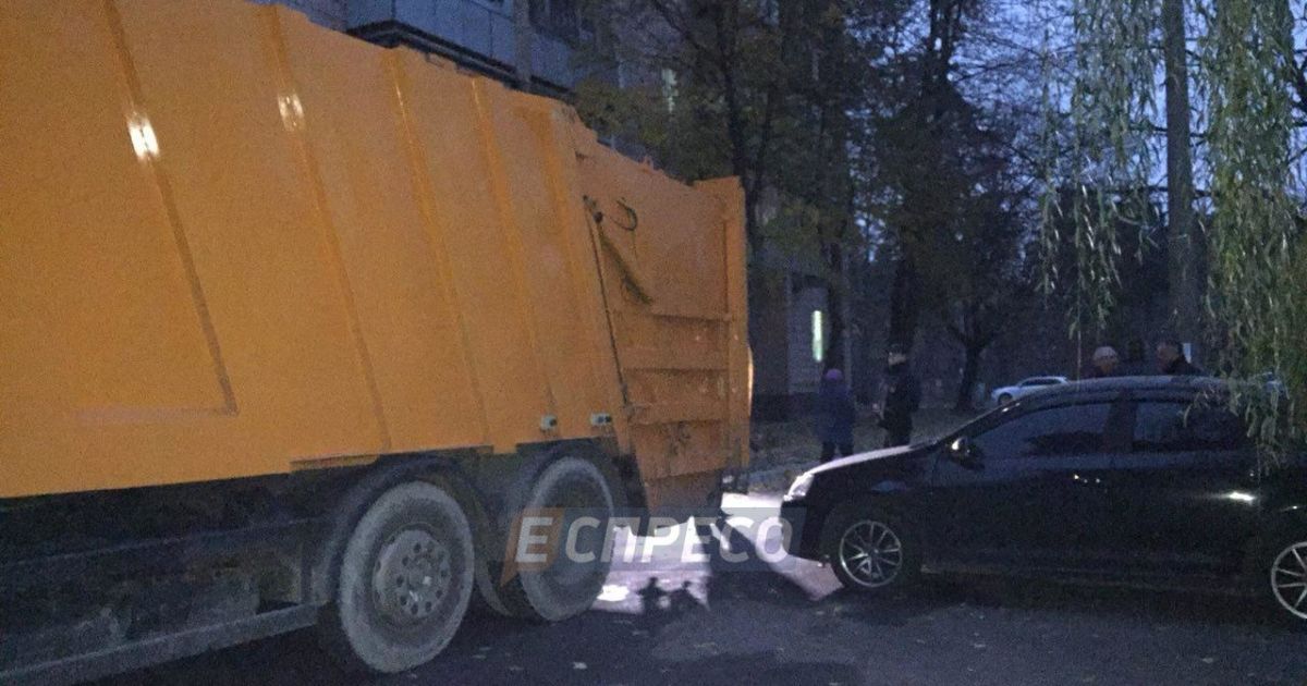 сміттєвоз задавив чоловіка в Києві_4 / © Еспресо.TV