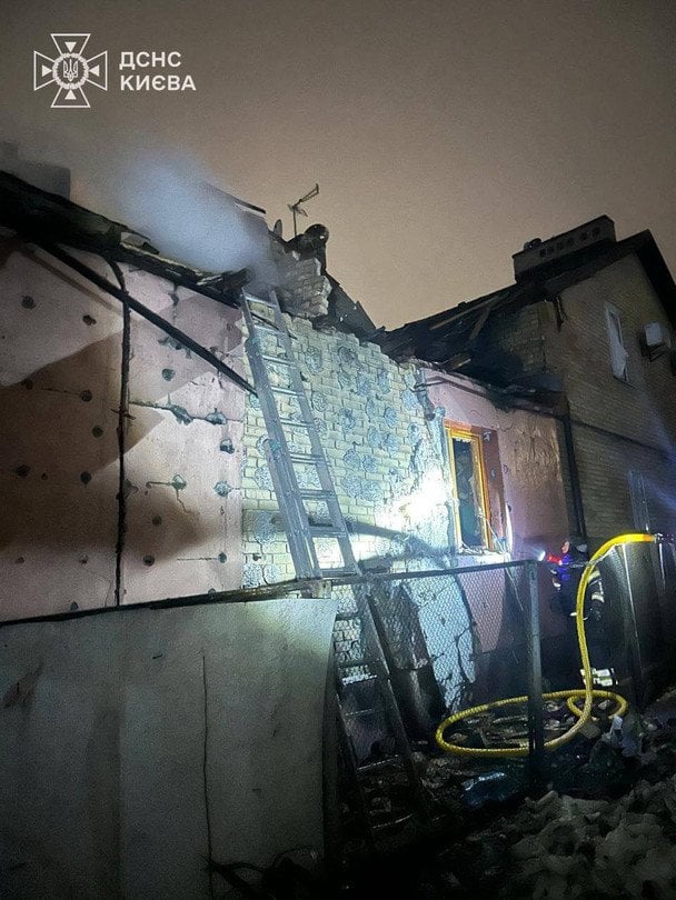 Російська армія завдала ударів по Києву посеред ночі 26 лютого.  / © ДСНС