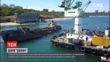 С полузатонувшего танкера "Делфи" произошла новая утечка горючего, жирная пленка досталась берега