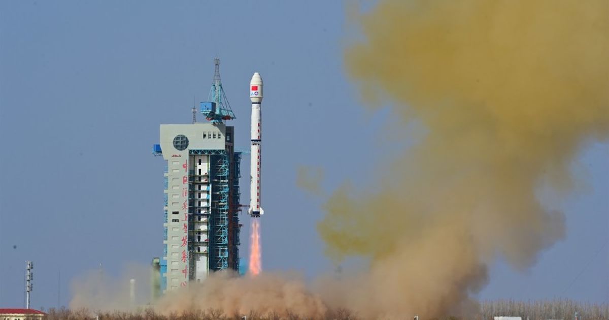 Уламки китайської ракети впали в море поблизу Тайваню