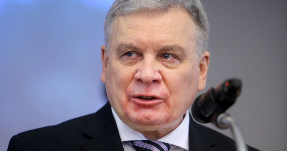 Трижды прошел тестирование: министр обороны быстро вылечился от коронавируса