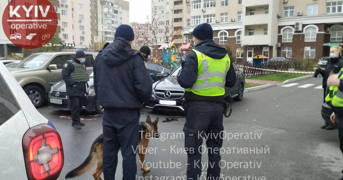 обстріляне автоматом авто в Києві_2 / © Киев Оперативный