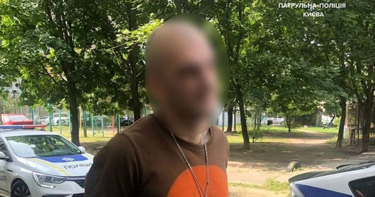 У Києві чоловік розгулював Подолом із сумкою з гранатою / © Facebook / Патрульна поліція Києва