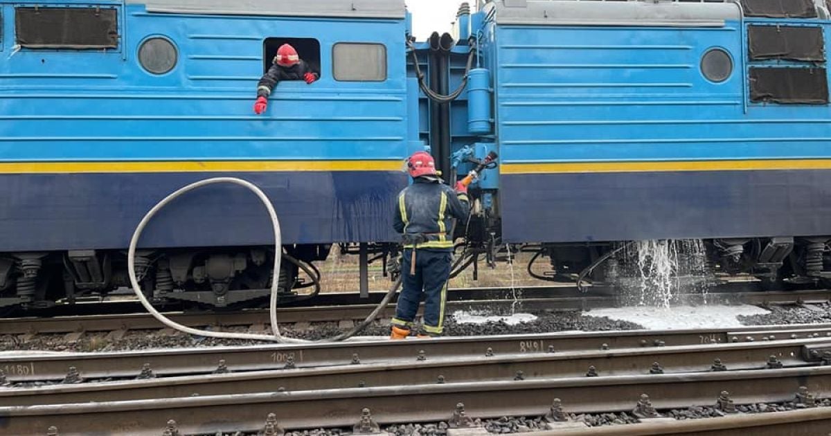 В Ровенской области во время движения загорелся поезд Николаев — Рахов: фото