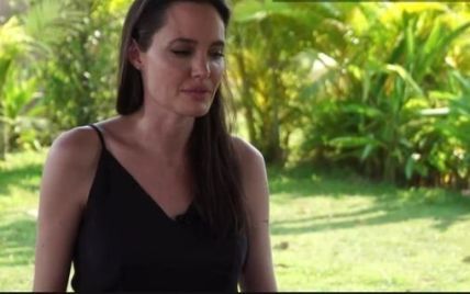 Анджелина Джоли, едва сдерживая слезы, впервые прокомментировала развод с Питтом