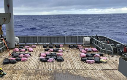 В Тихом океане обнаружили три тонны кокаина (фото)