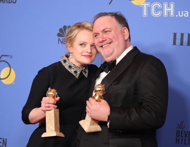 "Рассказ служанки" признан лучшим драматическим сериалом.