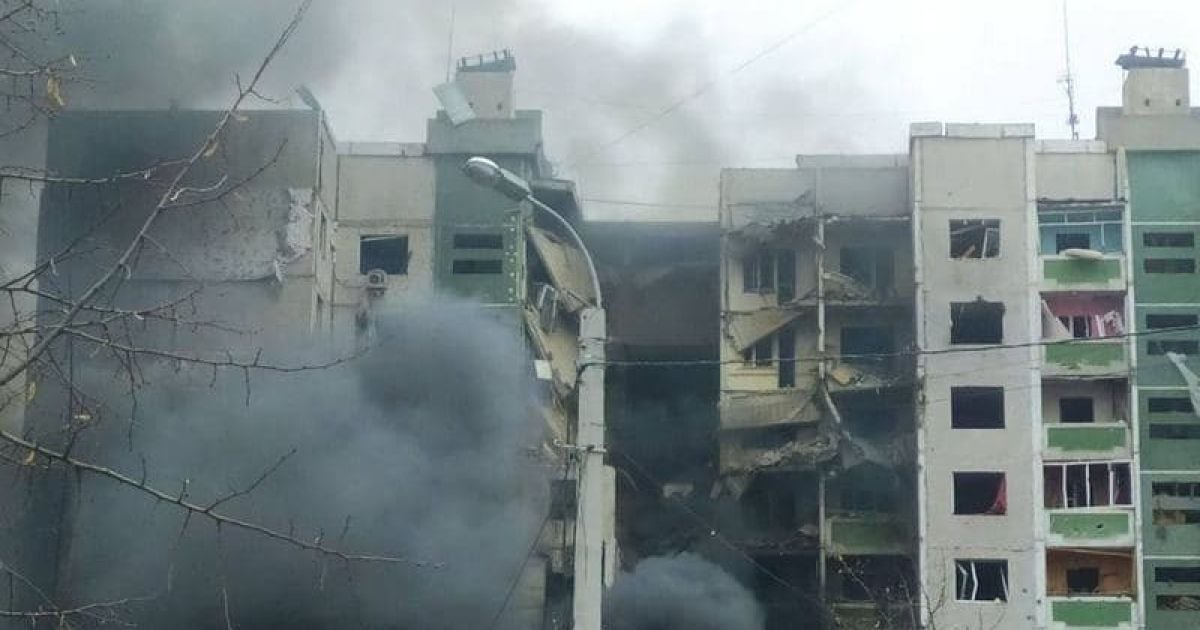 Вблизи нет военных объектов: российские войска нанесли ракетный удар по центру Чернигова - фото, видео