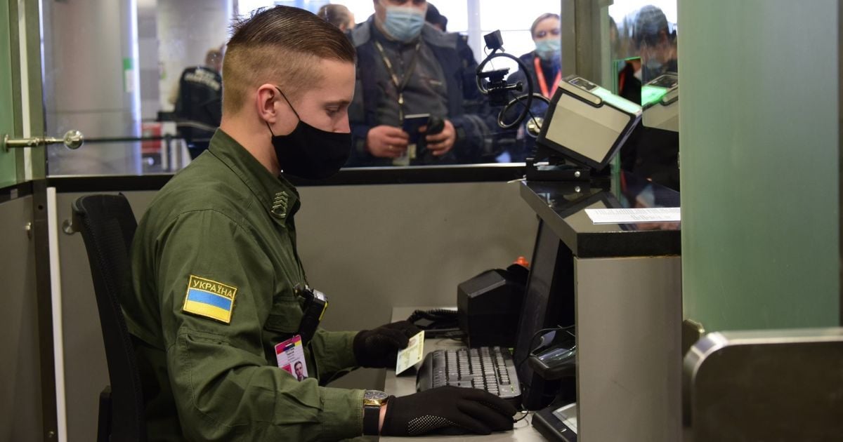 В "Борисполе" пассажир хотел вылететь в Амстердам с купленным за $4 тысячи паспортом