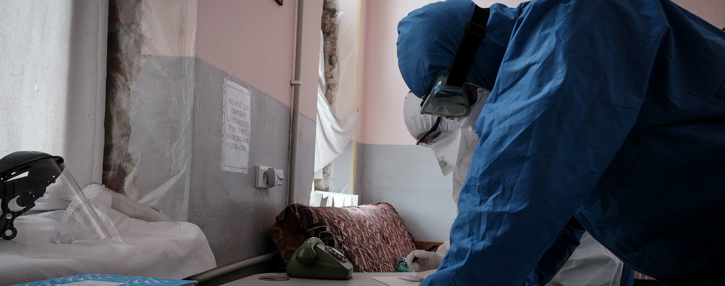 За все время пандемии коронавирусом в Украине инфицировалось более 8 тысяч медиков