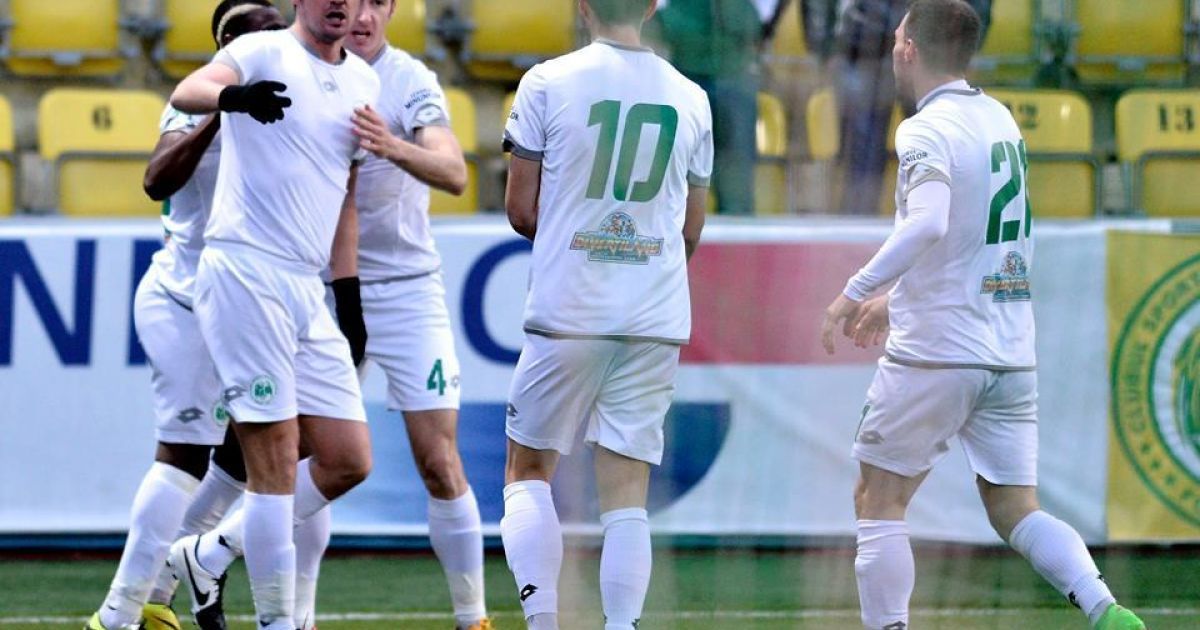 Милевский с игроками "Конкордии"