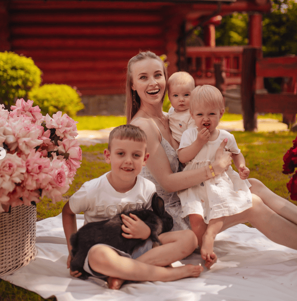 Анна Сагайдачна з дітьми / © instagram.com/annasagaidachnaya