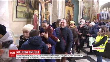 У Тернополі тиждень перекритий рух транспорту у середмісті через масову прощу