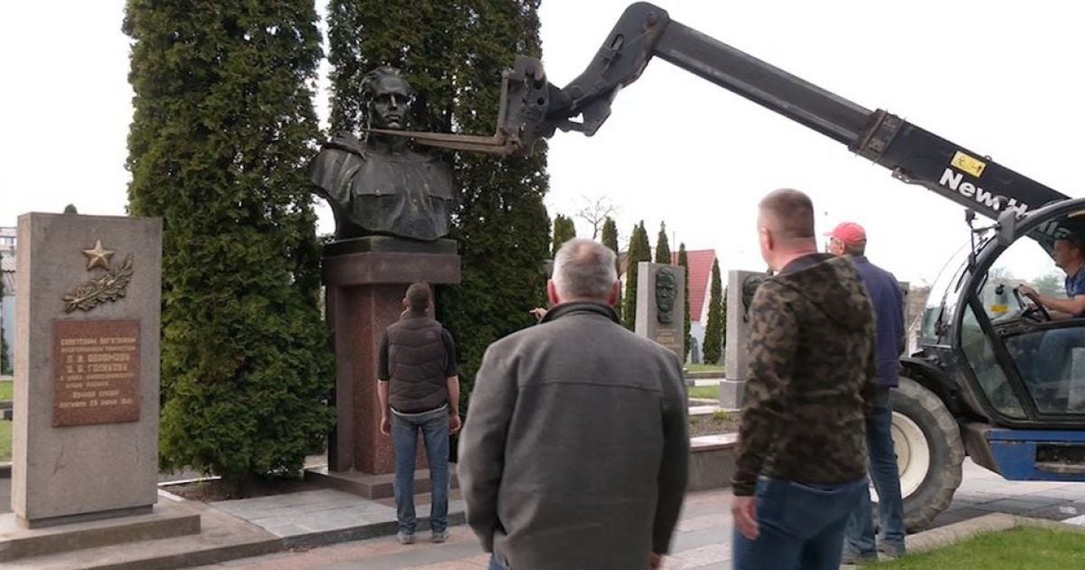У Росії відкрили справу через демонтаж пам'ятника агенту НКВС у Рівному: влада міста висміяла слідчих РФ
