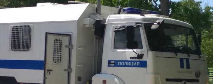 В окупованому Криму силовики вдерлись до мусульман і забрали у невідомому напрямку чоловіка