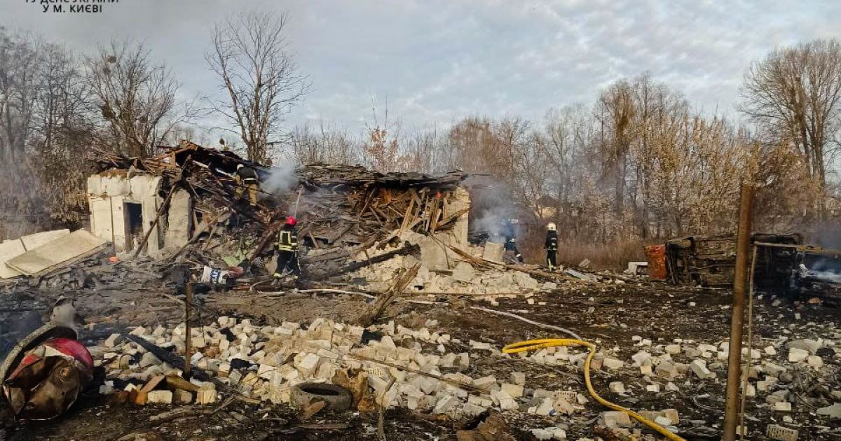 Російські окупанти скоїли чергову ракетна атаку на Київ