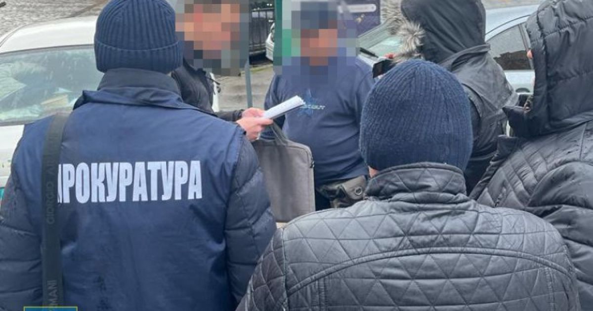 У Львові поліцейський за $3,5 тисячі пропонував "відмазати" від мобілізації: його затримали (фото)
