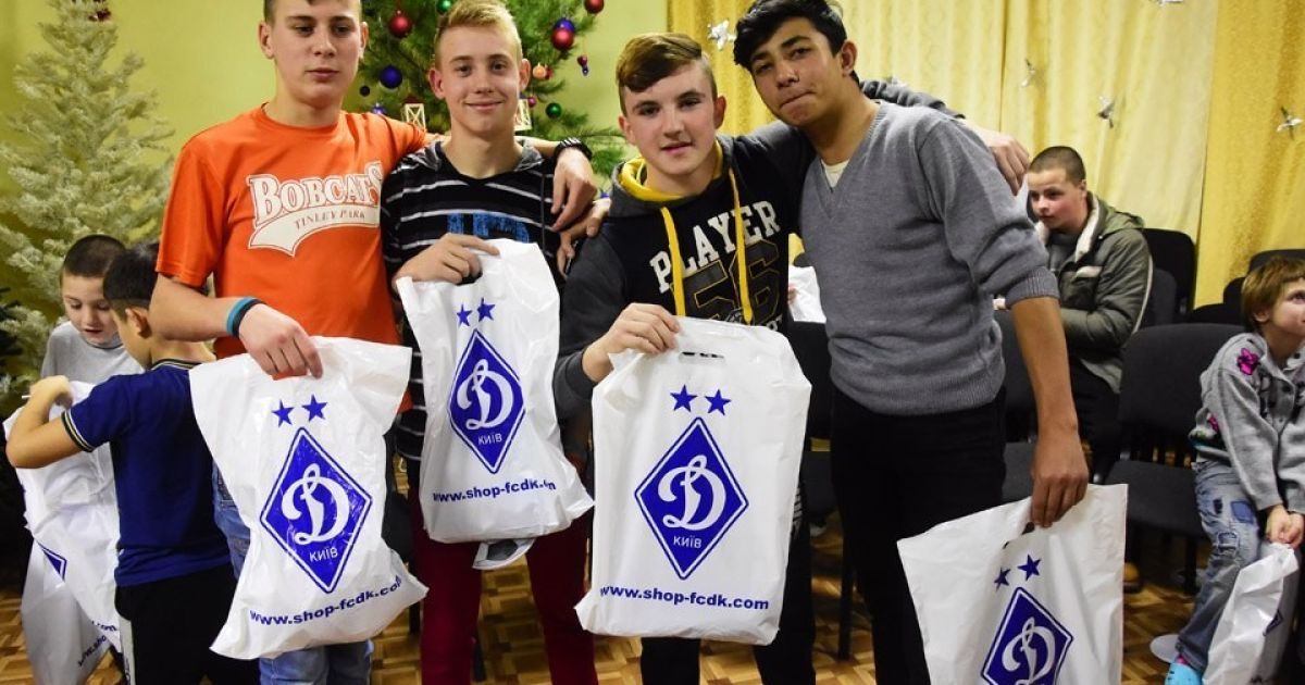 Ярмоленко завітав у дитячий будинок / © vk.com/wbc_kyiv