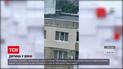 Новости Украины: жители Мариуполя засняли 4-летнего малыша, который стоял на отливе окна