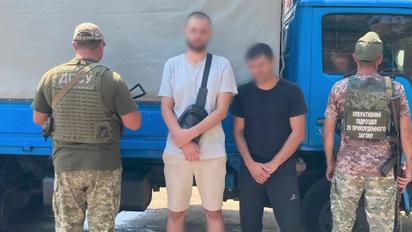 В Одеській області прикордонники затримали водія вантажівки, який віз ухилянта